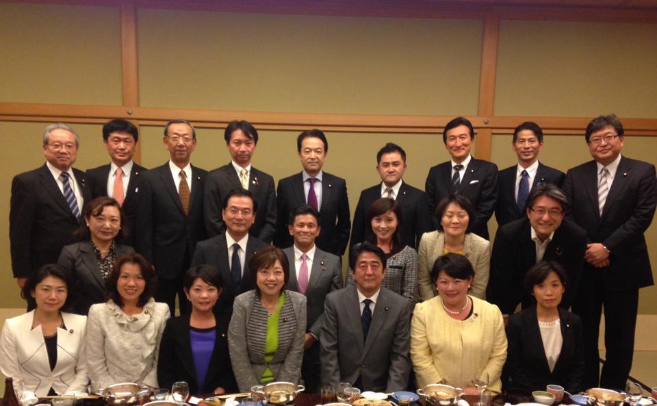 安倍総理を囲んで自民党女性局会合