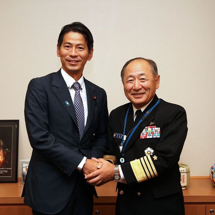 前の海上幕僚長である河野克俊海将
