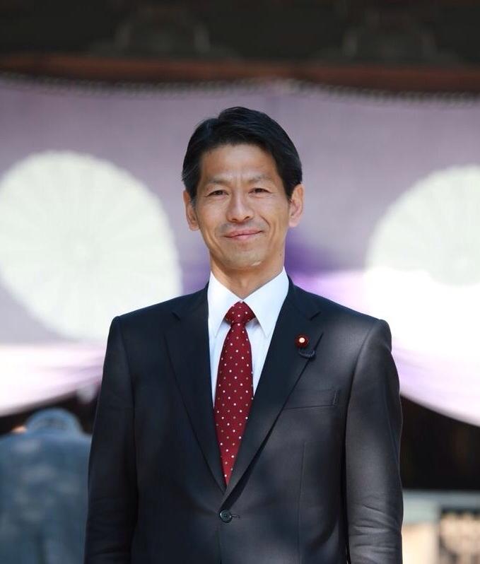 みんなで靖国神社を参拝する国会議員の会