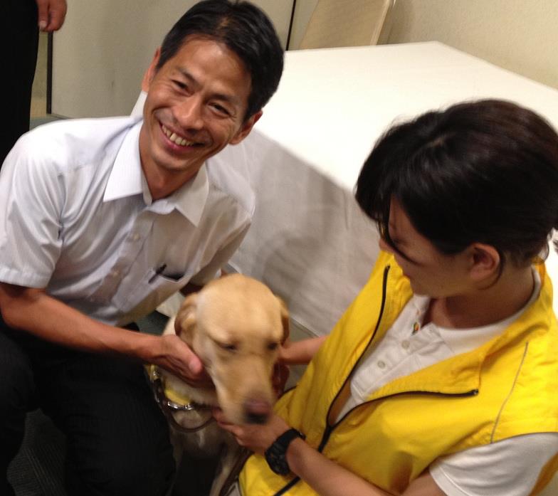 介護事業者主催の盲導犬チャリティーパーティ