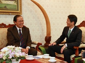駐日ラオス特命全権大使ケントン・ヌアンタシン閣下と